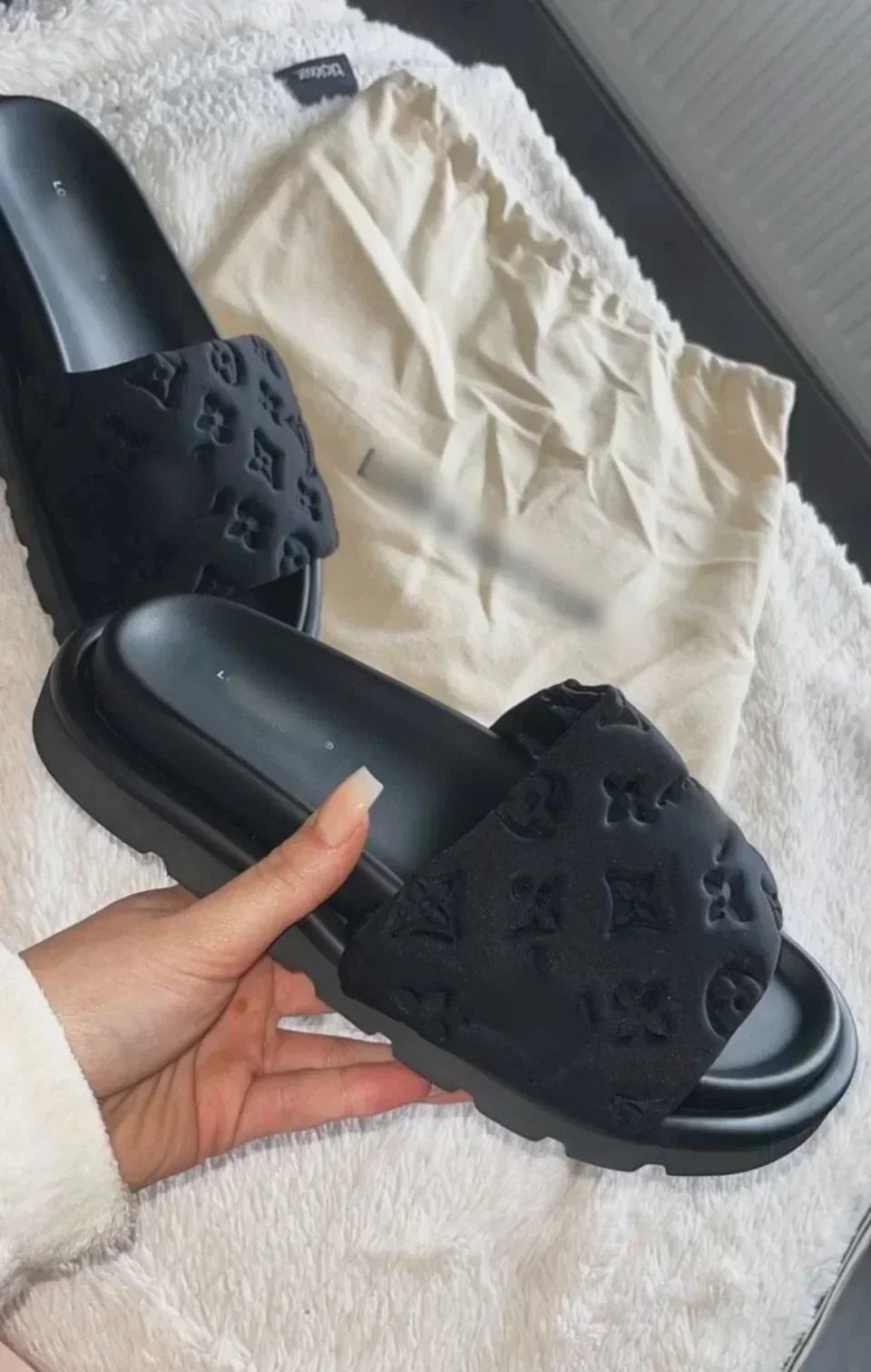 PILLOW MULES BLACK